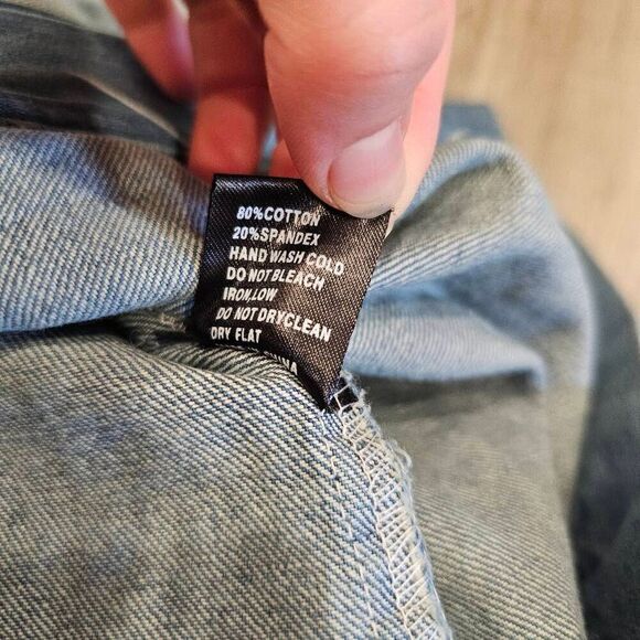 Pol Women's Distressed Denim Size Medium Jean Jacket - Picture 10 of 14